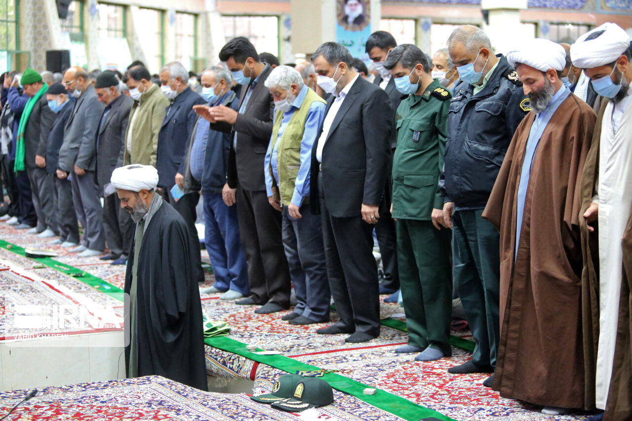 امام‌جمعه بجنورد: عید فطر، عید بندگی و توجه به نیازمندان است| بهره‌مندی از ذخیره معنوی ماه رمضان ادامه یابد